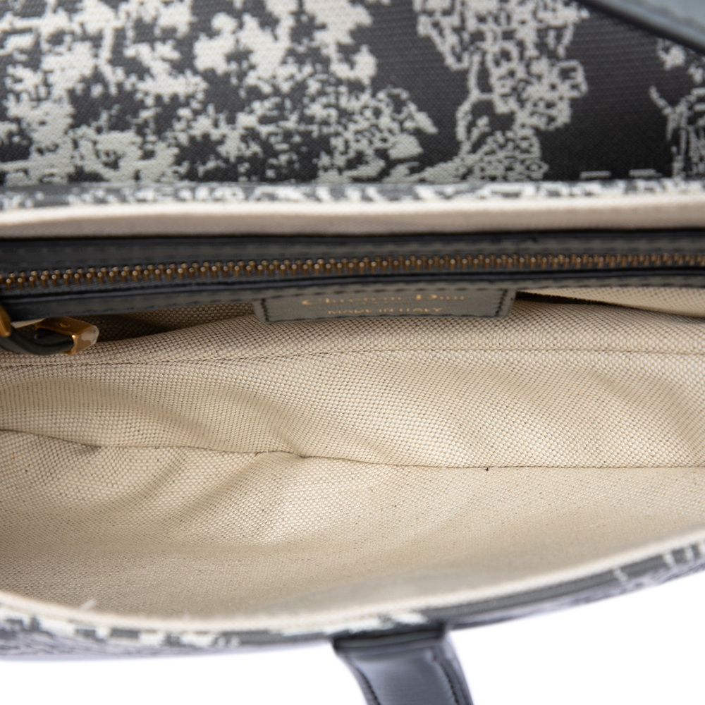 Pre-Loved Dior Canvas Embroidered Reverse Toile De Jouy Saddle Bag - Picture 4 of 6
